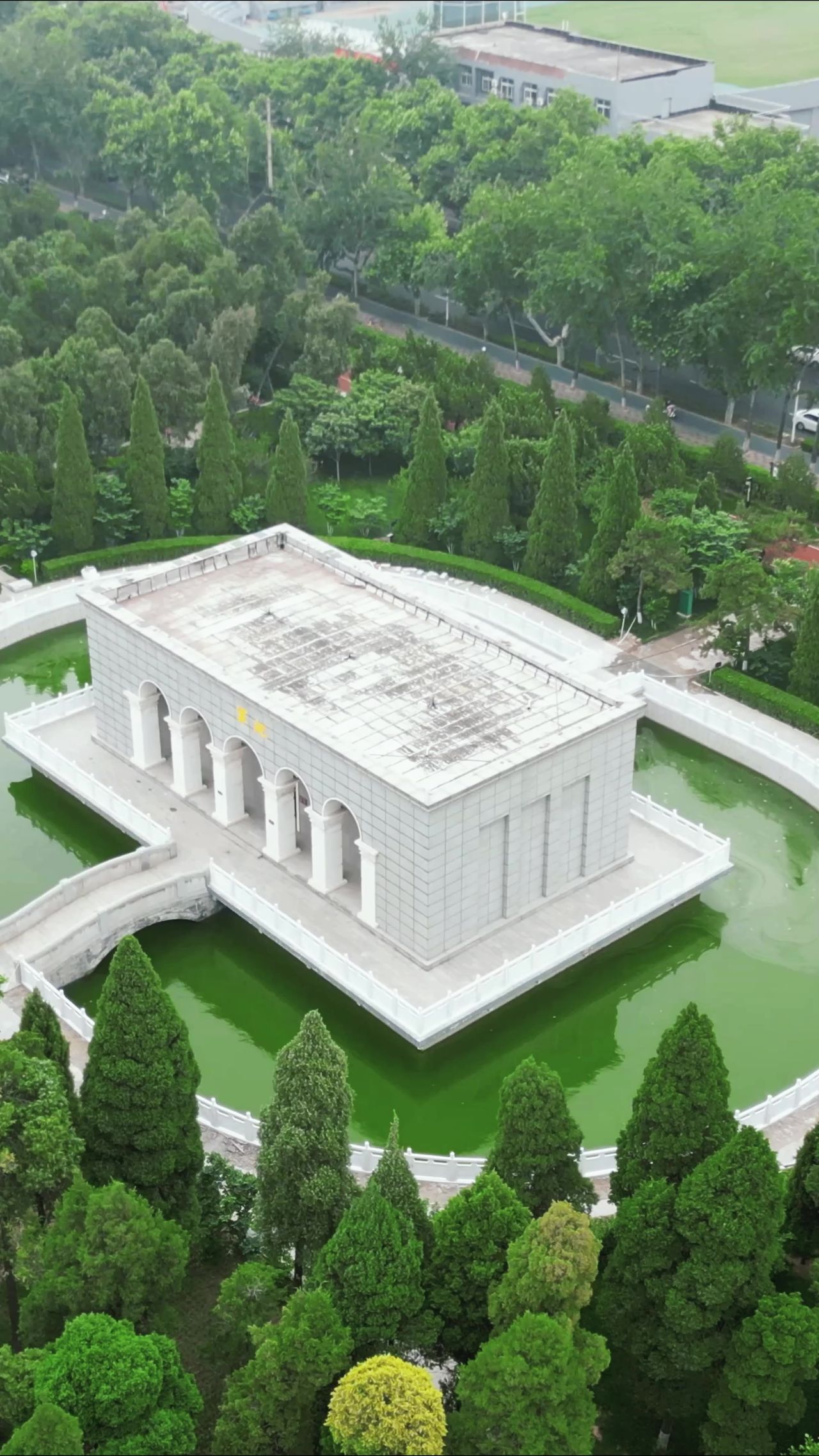 河北邯郸烈士公园竖屏航拍  