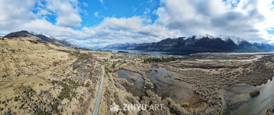 航拍新西兰南岛格莱诺奇小镇旁的湿地和雪山湖泊 2