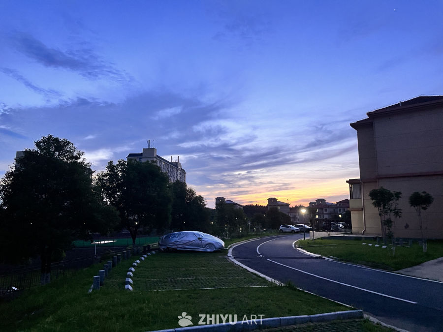 黄昏城市的宁静时光