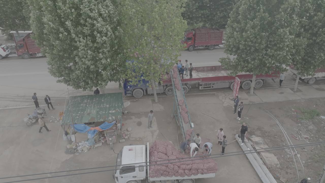 市场上的货物装卸