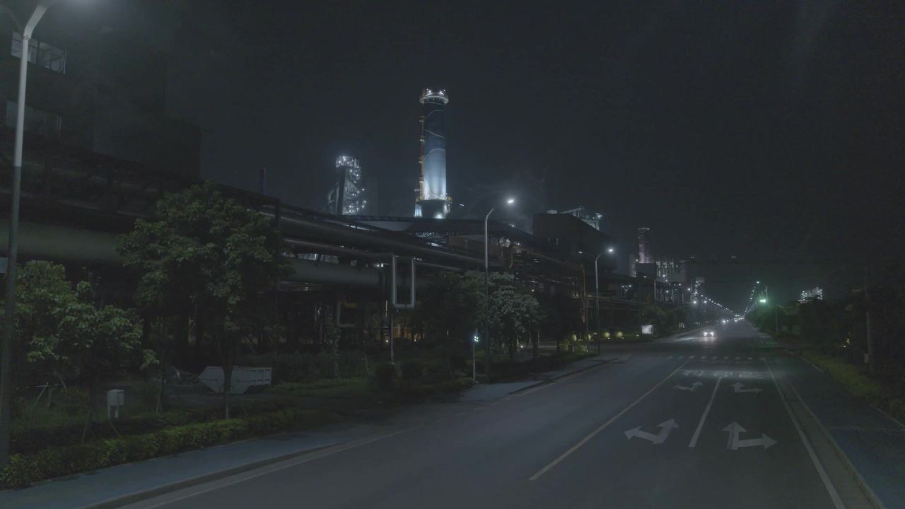 航拍化工厂全景
