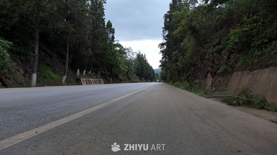 幽静的山间公路