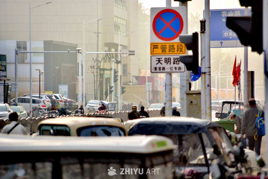 雾霾中的城市交通