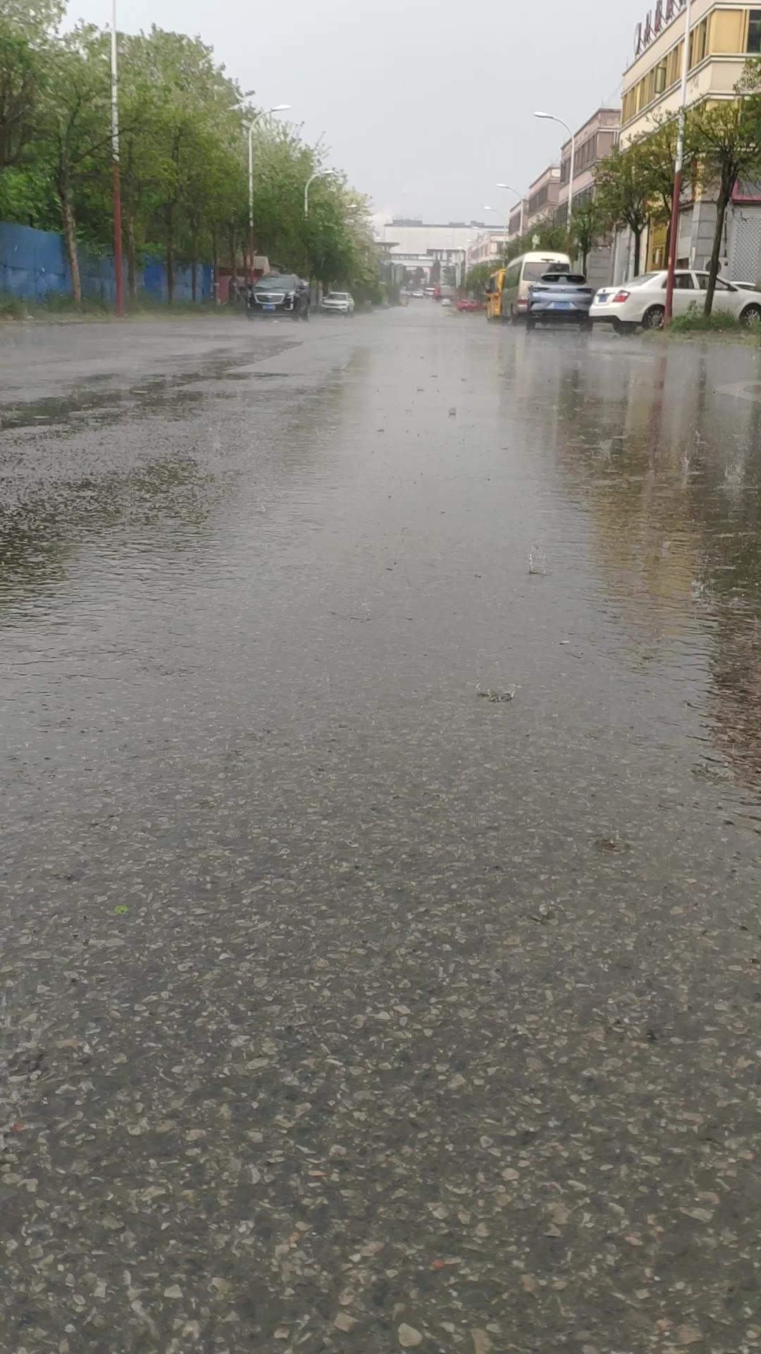 下雨的街道 下雨道路 下雨路面