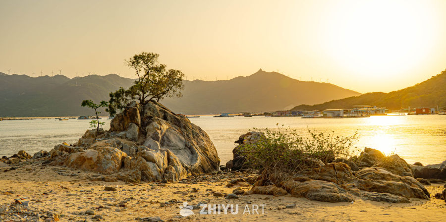 日落海滩的静谧时光