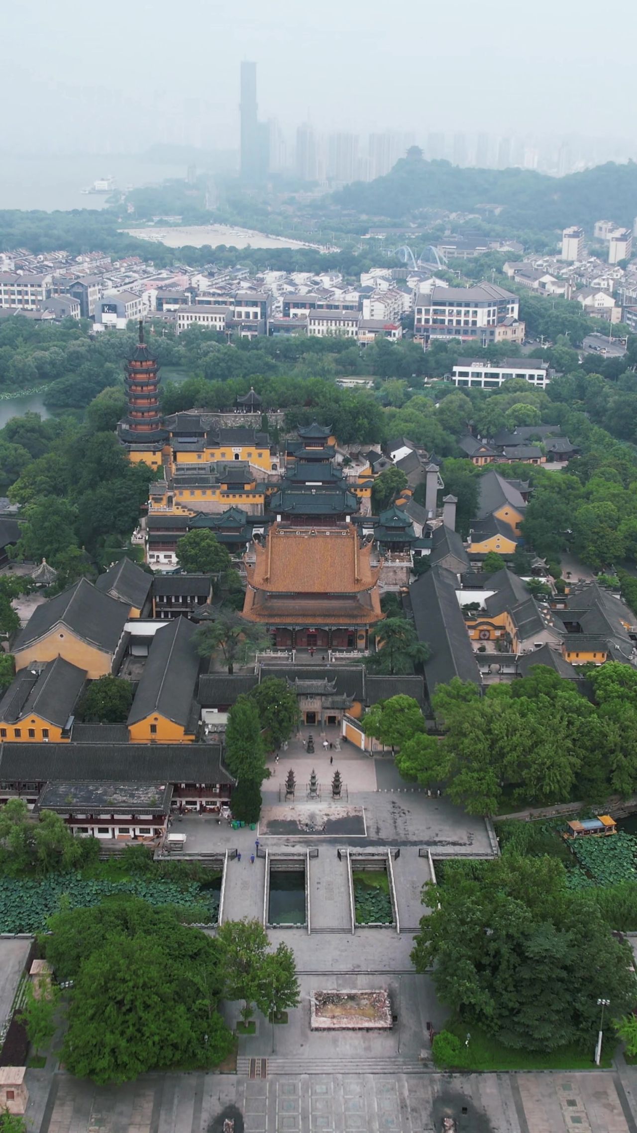 镇江金山寺竖屏航拍 