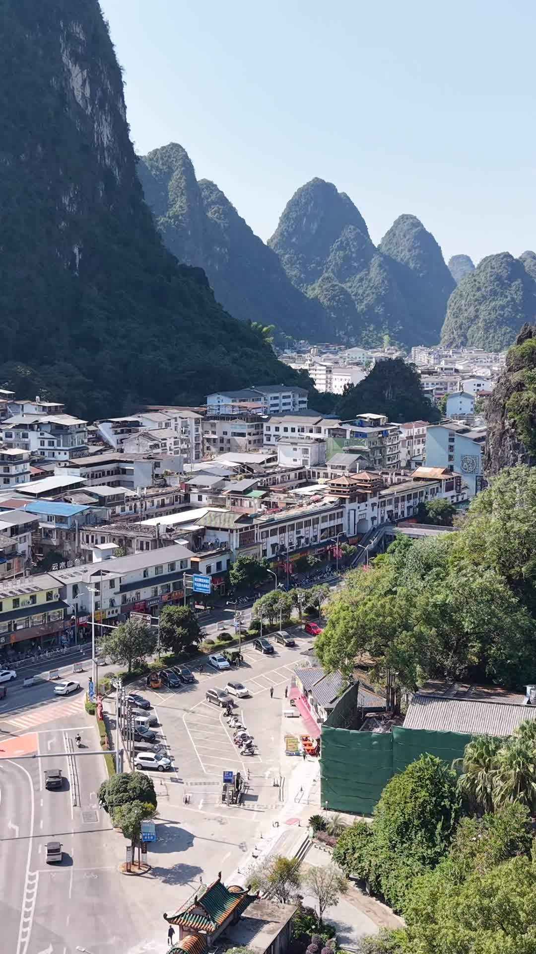 城市与山川的和谐共存