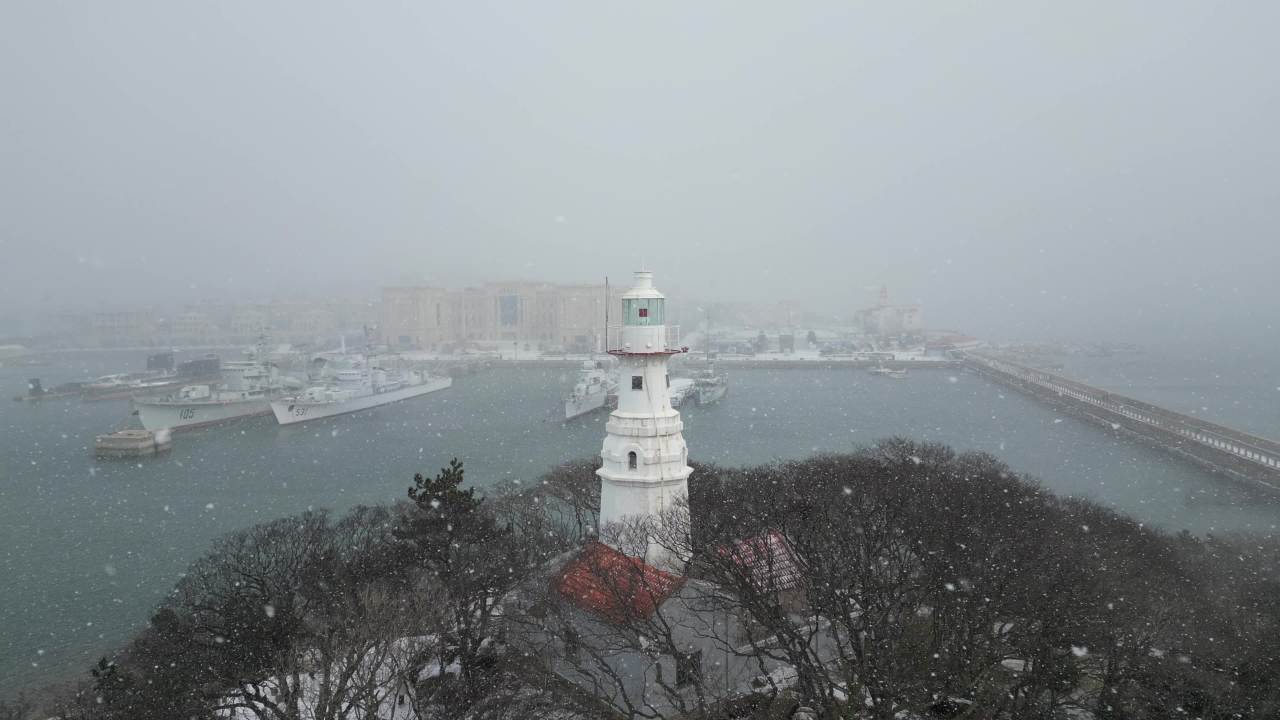 青岛市南海边老城区小青岛公园冬天雪景航拍 34