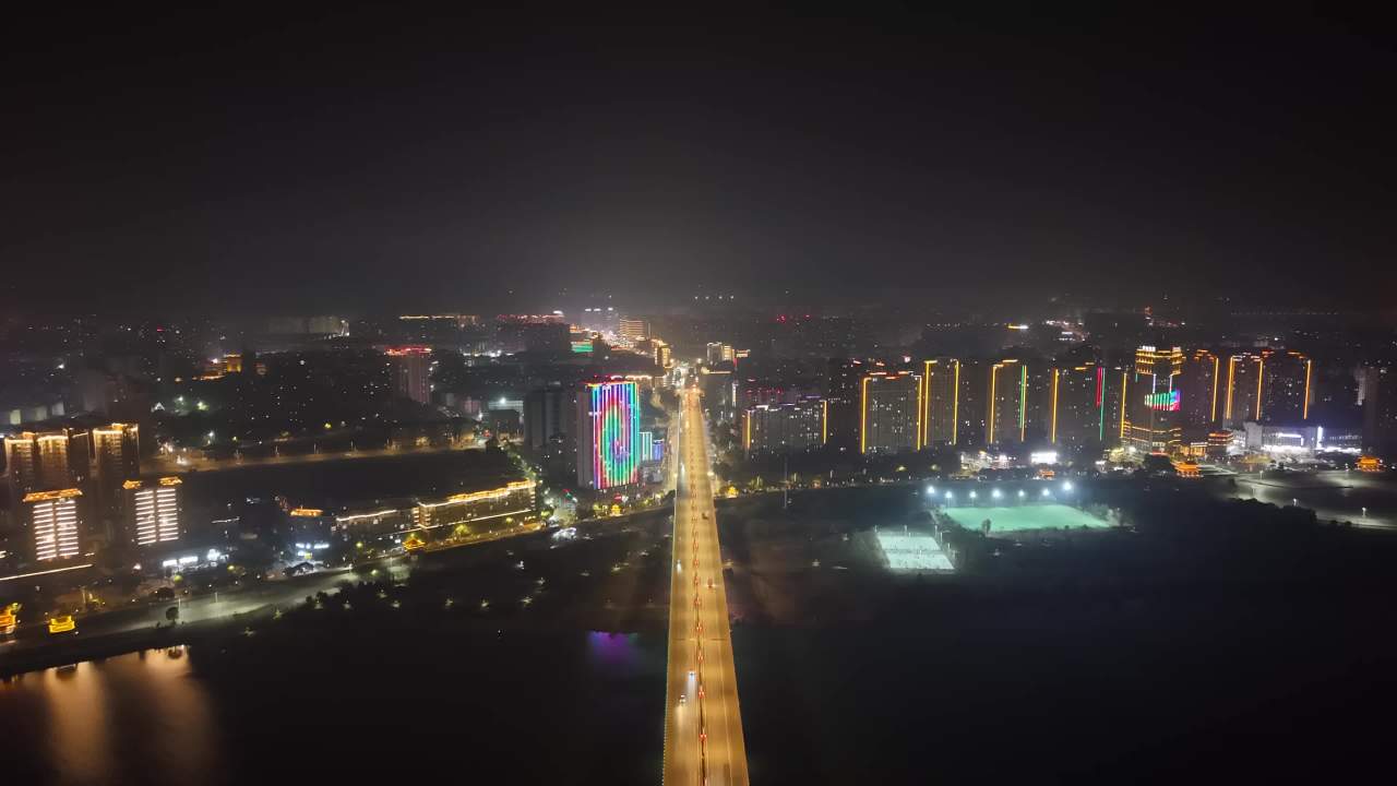 夜幕下的城市之光