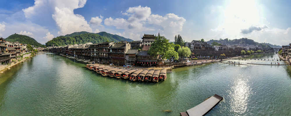 航拍湖南湘西凤凰古城全景图