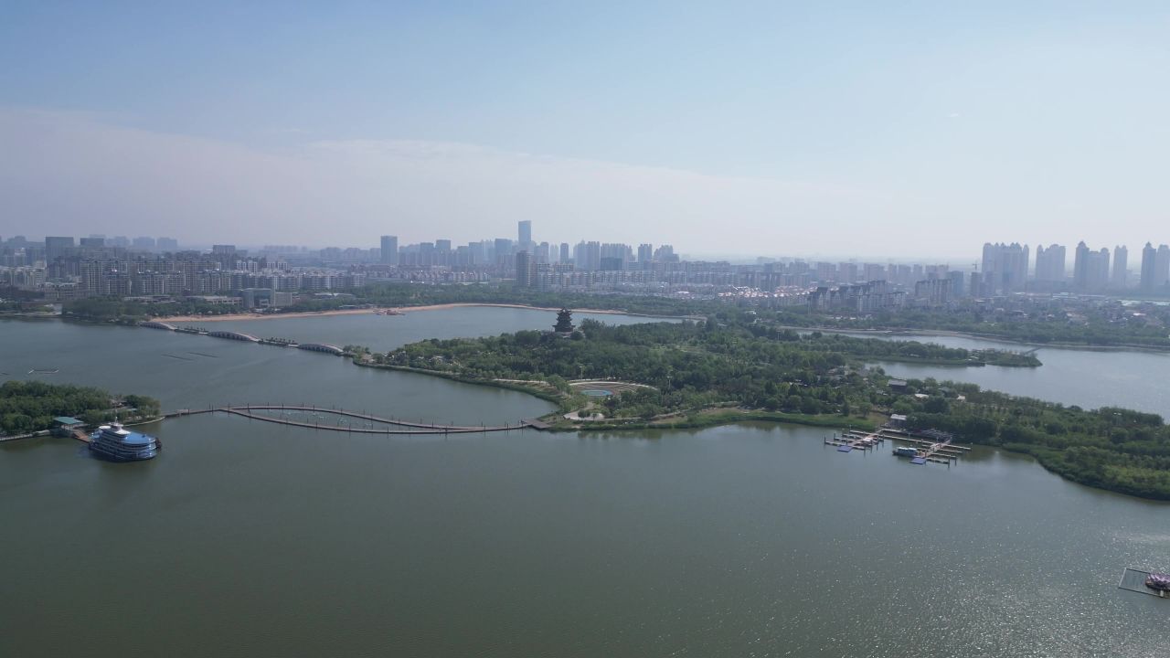  航拍山东东营清风湖公园