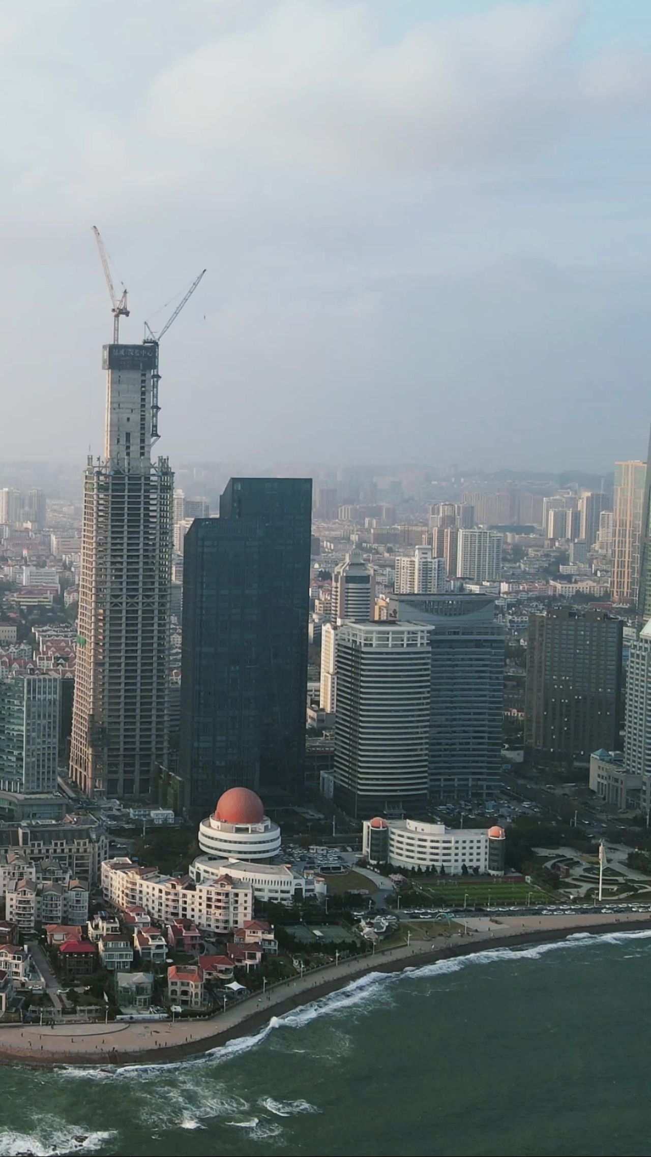 航拍山东青岛城市建设竖屏