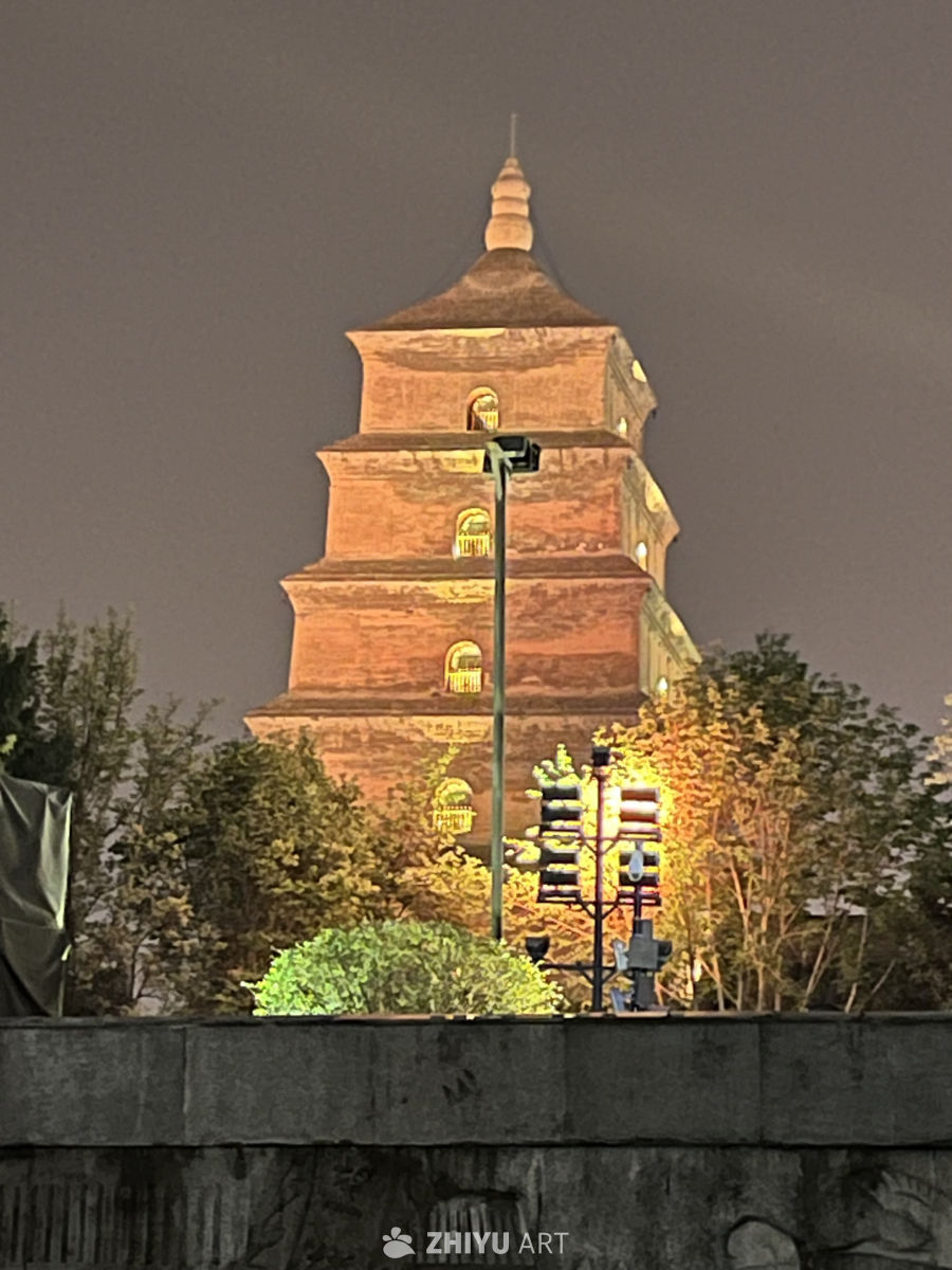 夜幕下的古塔