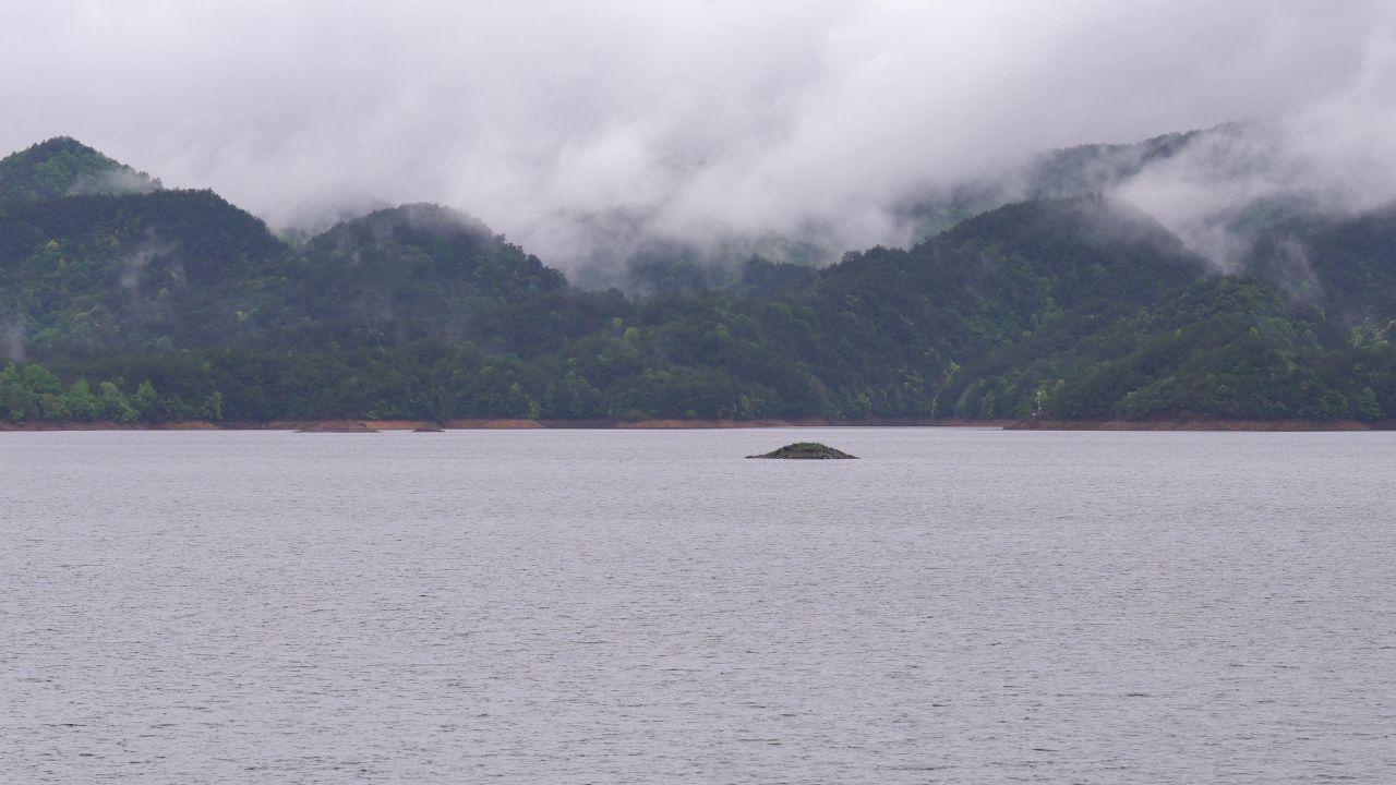 千岛湖晨雾风光