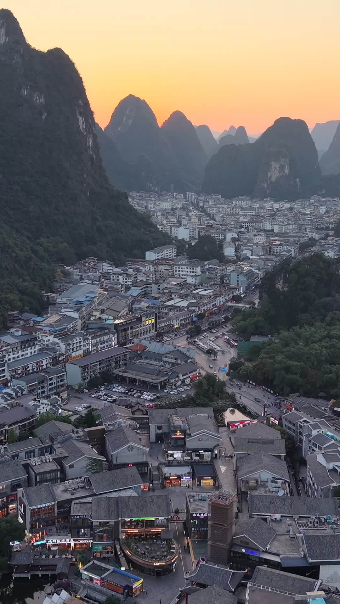 日落下的山水之城