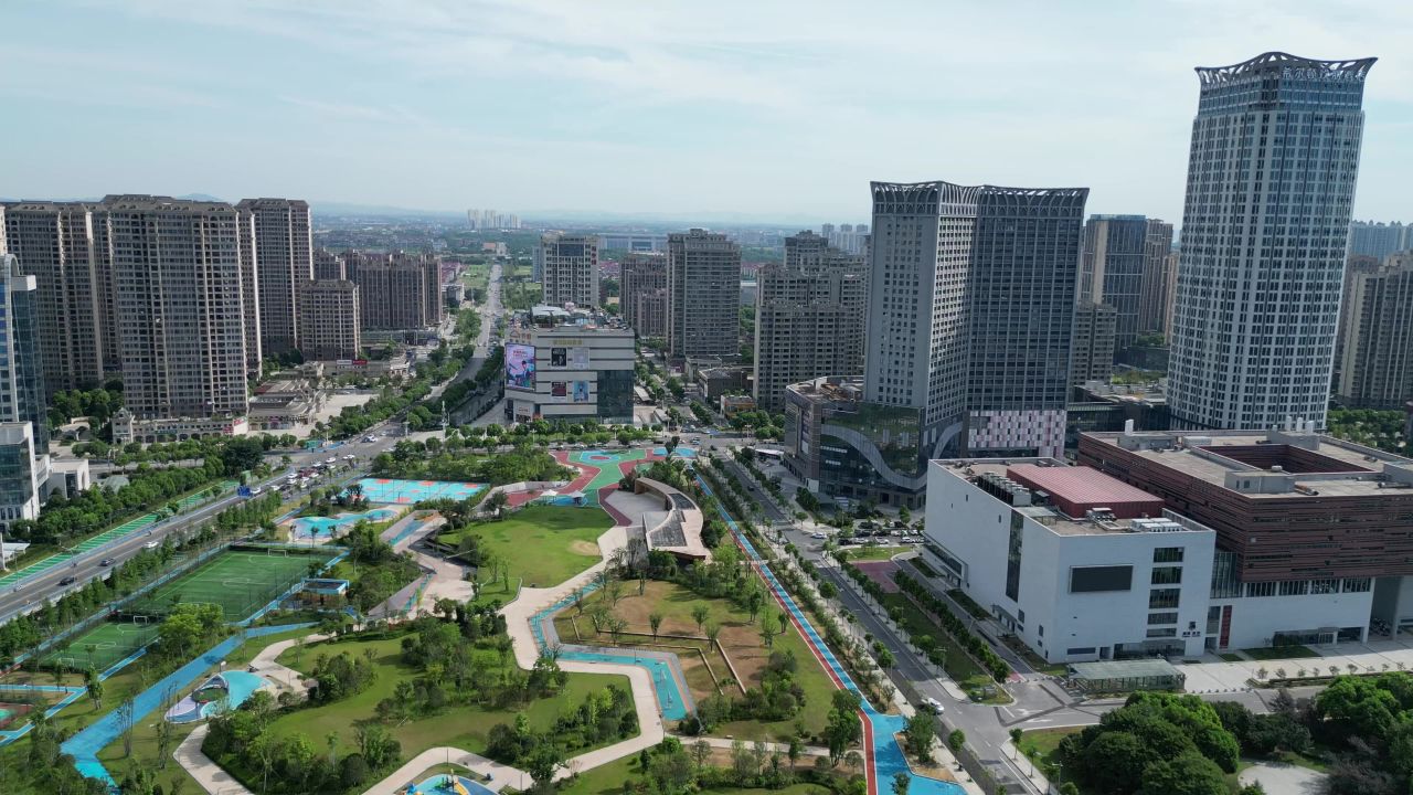 航拍江西鹰潭城市风光 