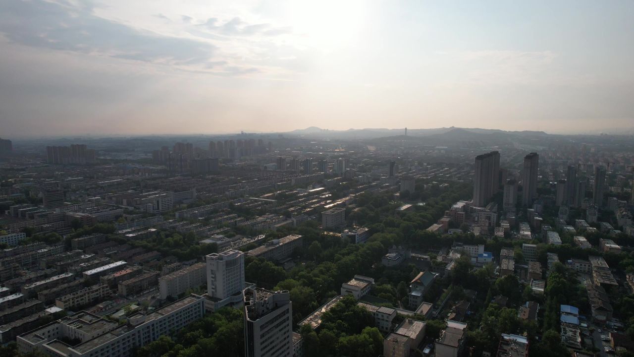 山东淄博城市清晨迷雾航拍 