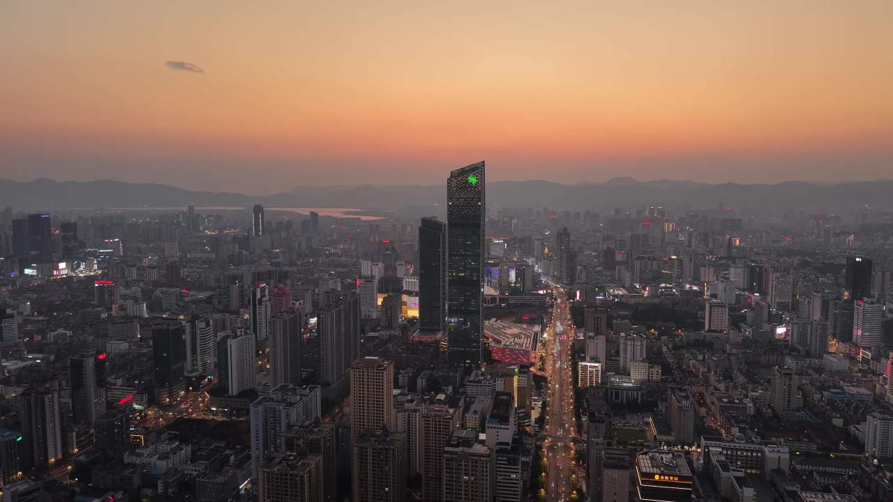 日落时的城市全景