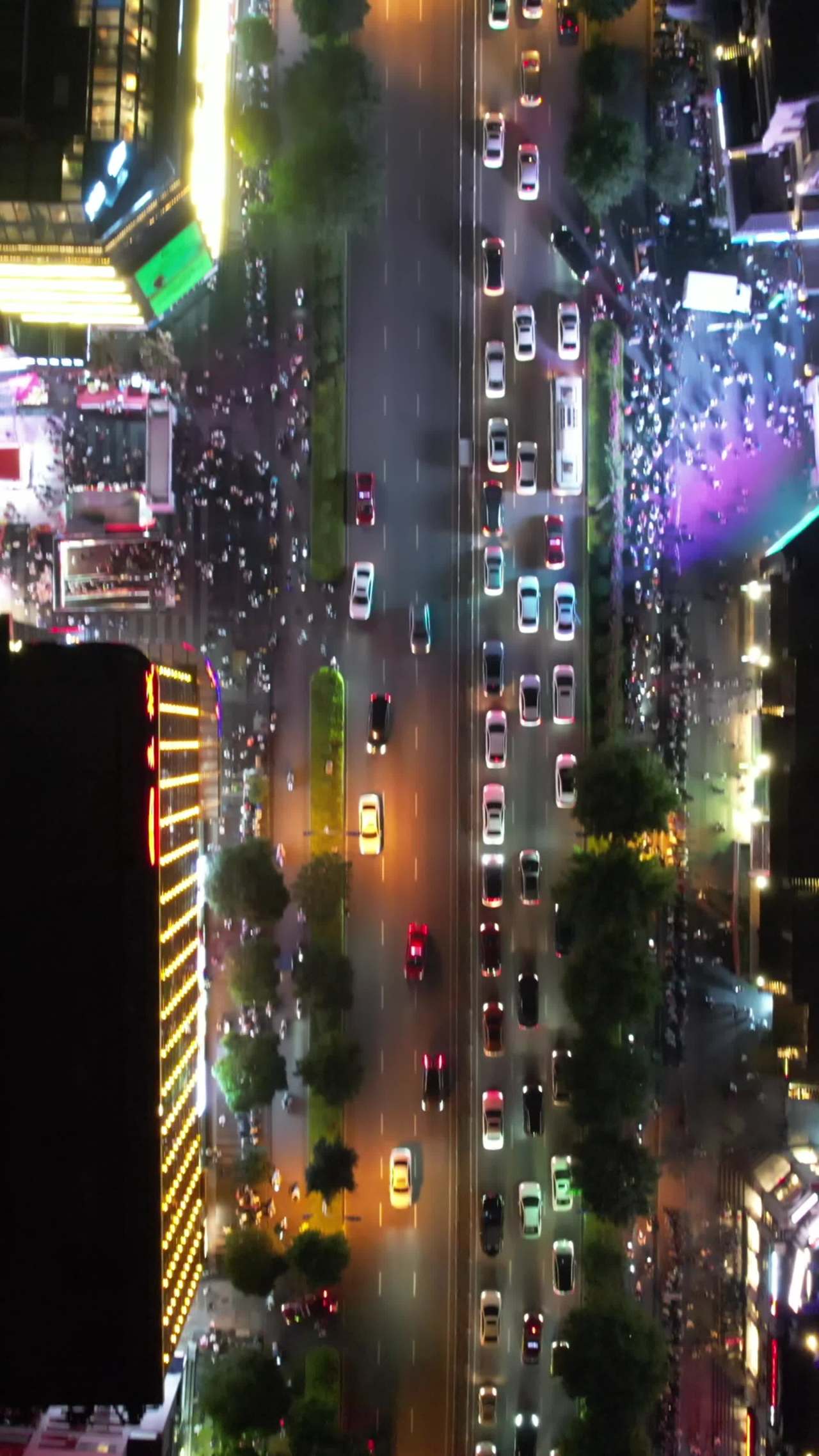 都市夜色车流