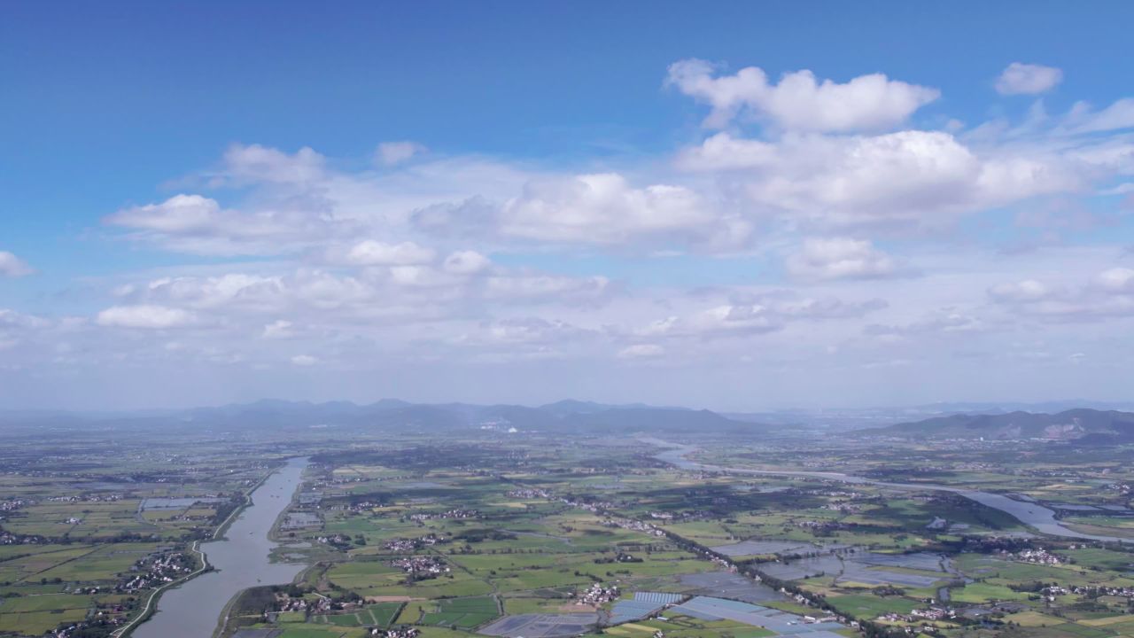 农村航拍新农村无人机俯视蓝天白云稻田野 12