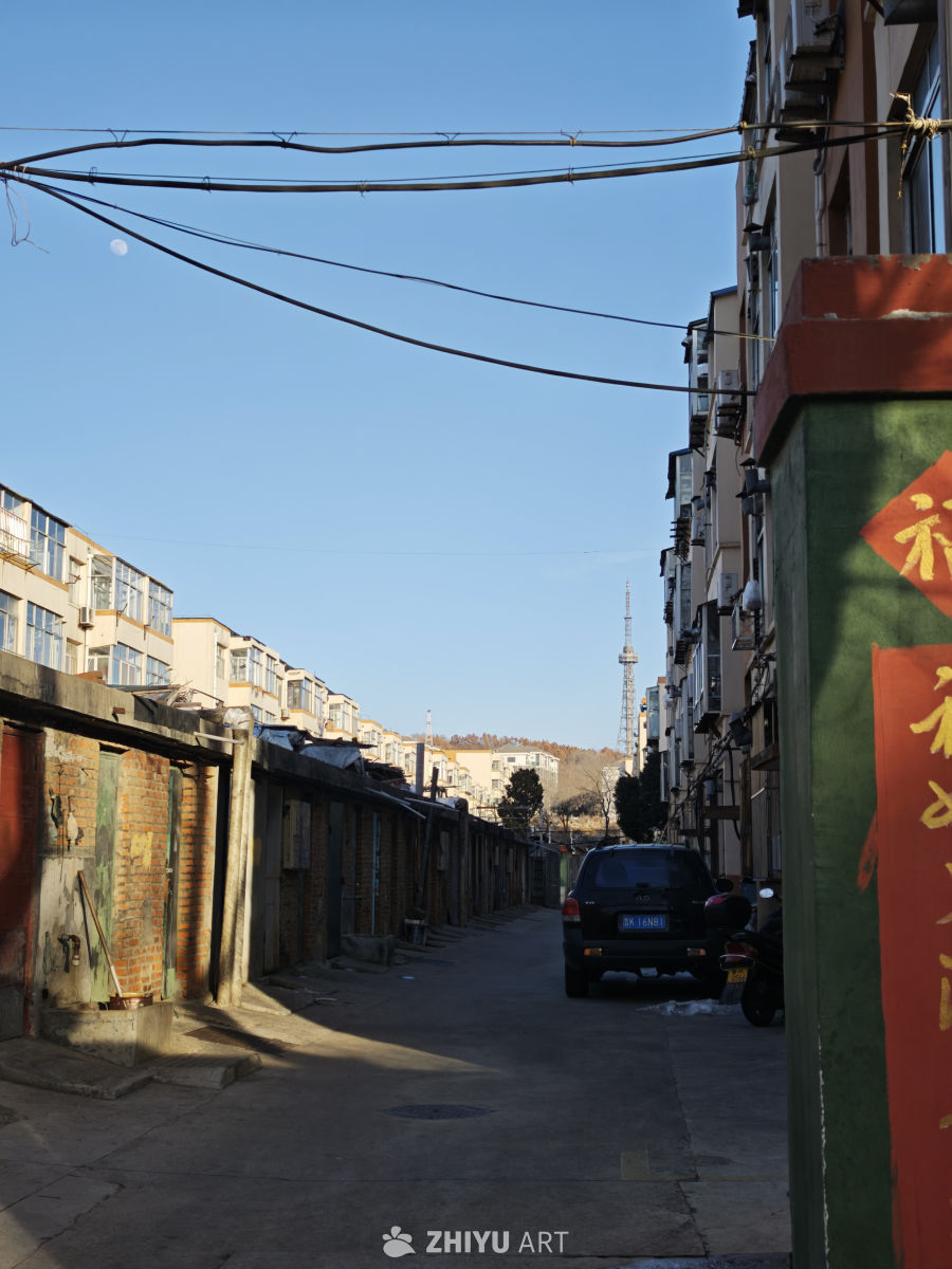 冬日小巷的宁静时光