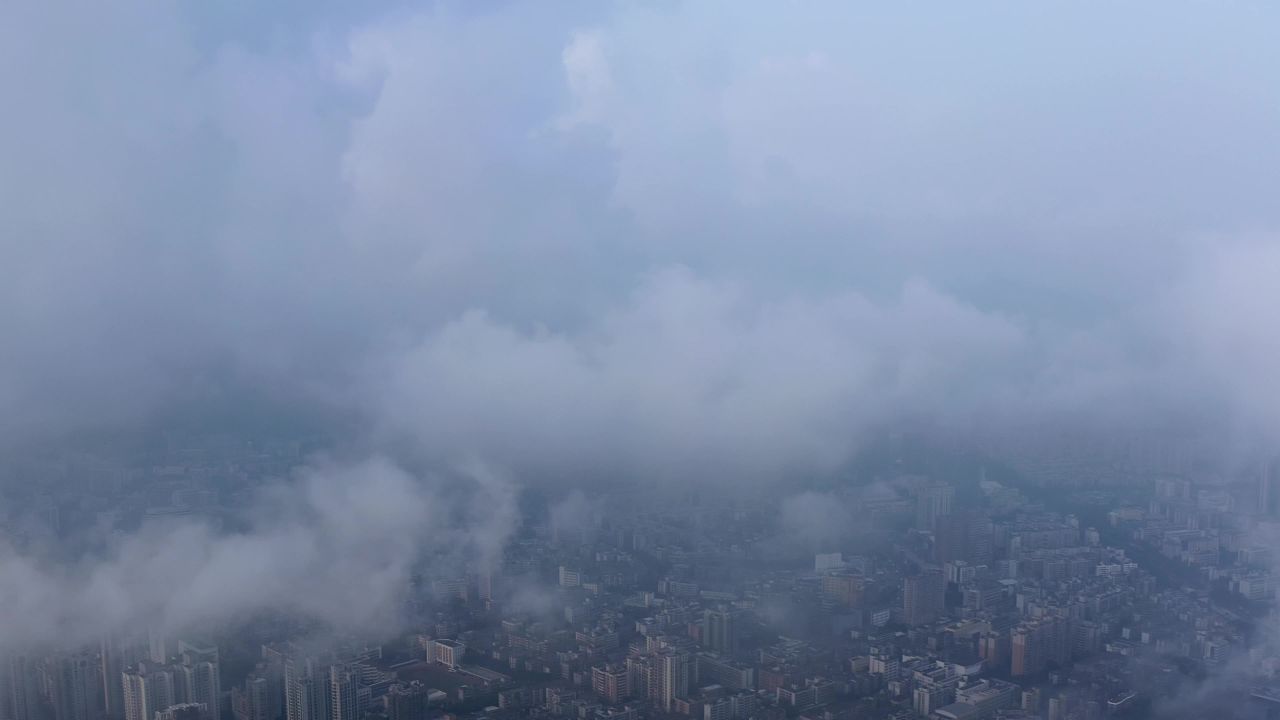 地标建筑上空昨天的云世界二二