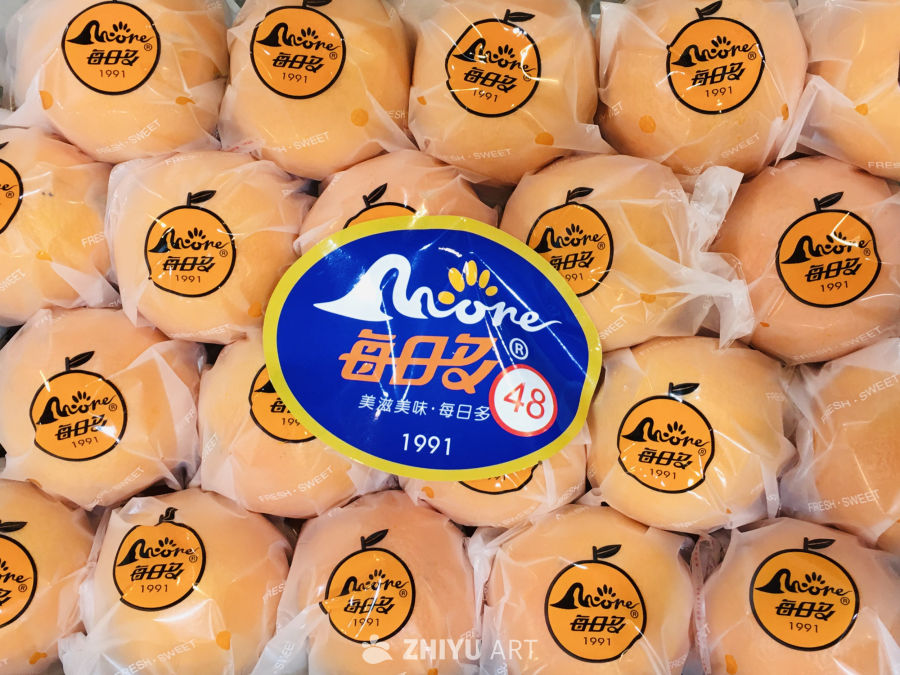 每日多面包整齐排列展示