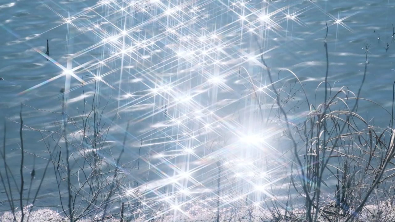 波光粼粼的湖面