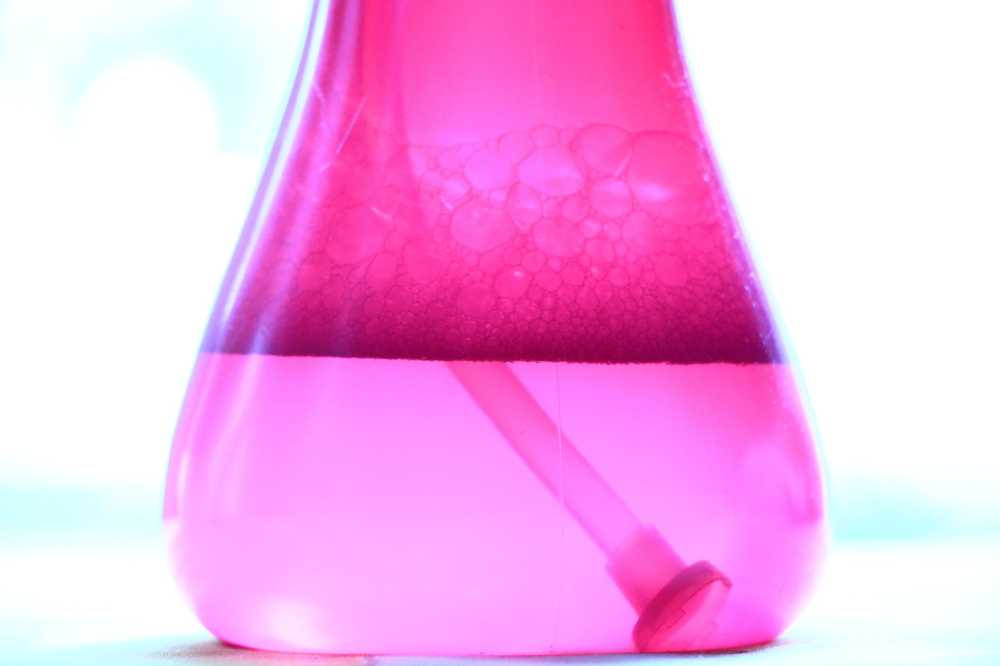 科学研究粉红色瓶实验室