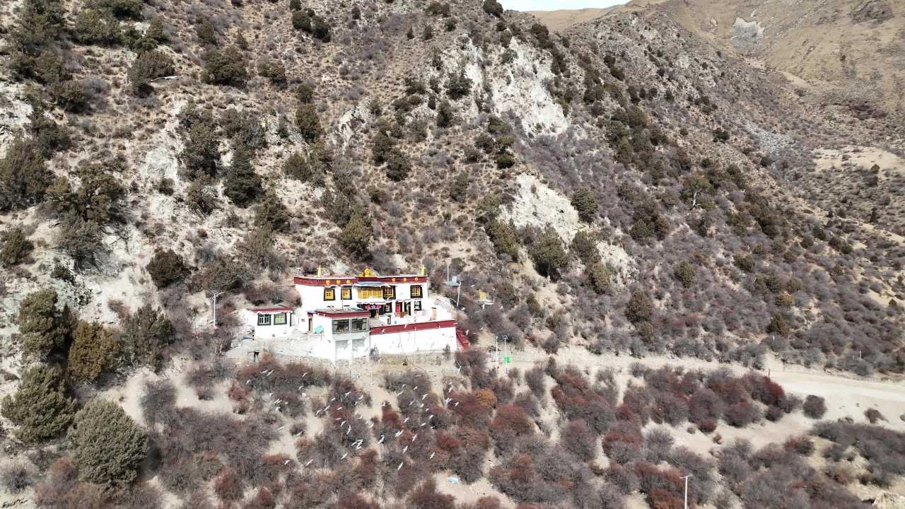 航拍西藏寺庙