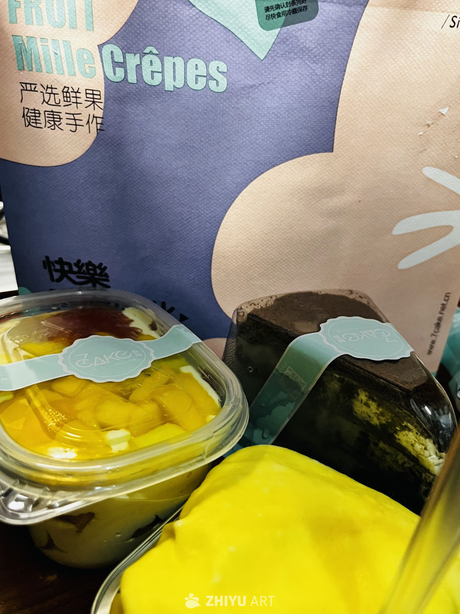 鲜果千层与巧克力蛋糕
