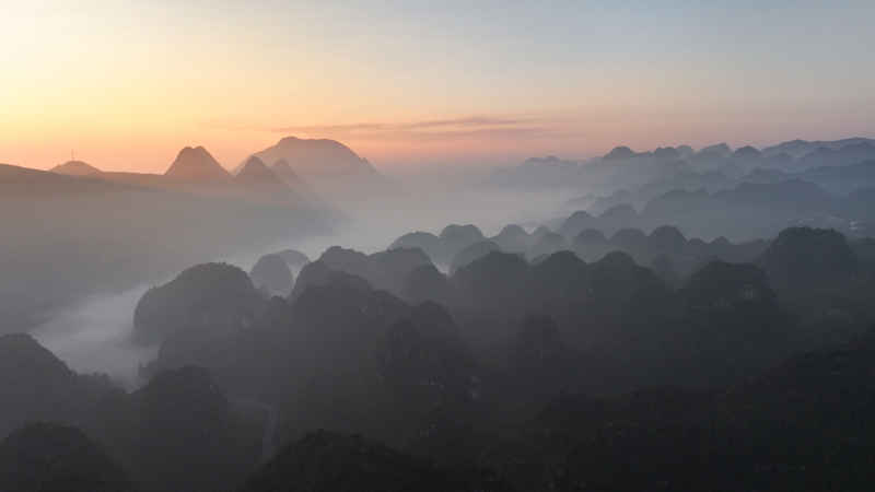 峰峦叠嶂晨曦