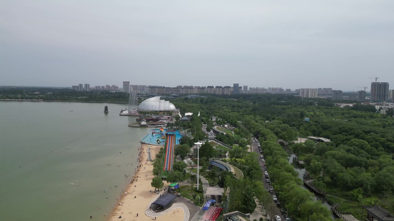 航拍山东聊城湖西带状公园