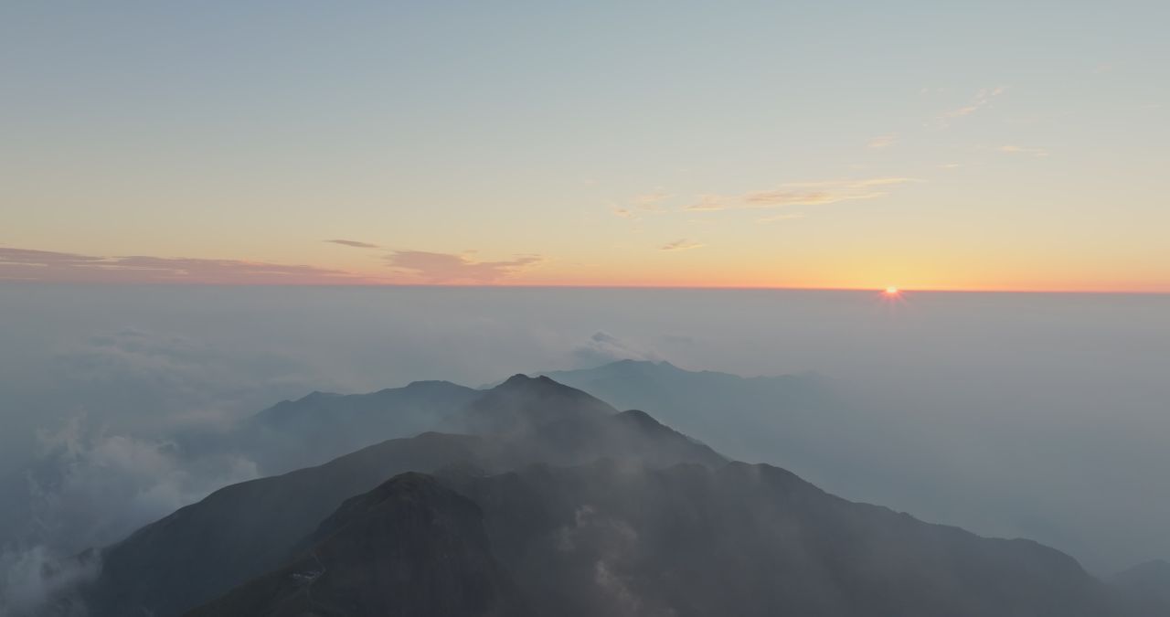 江西萍乡武功山日出日落云海风光航拍 15