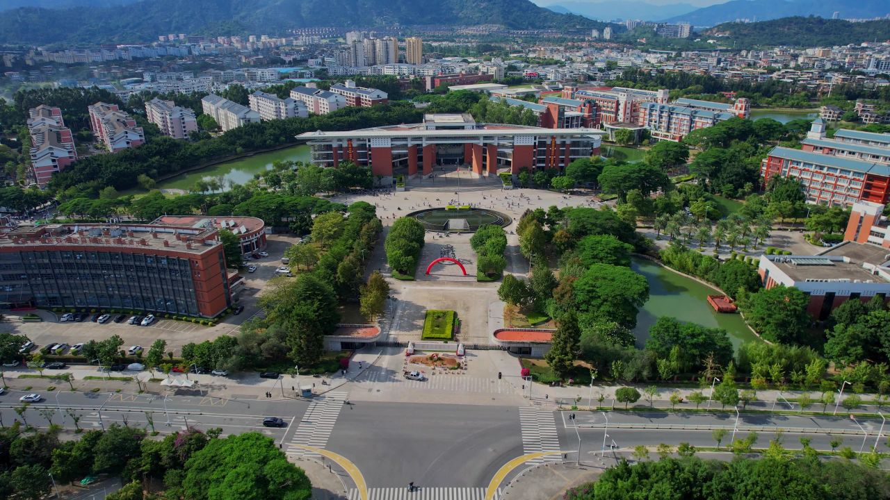 航拍福建中医药大学