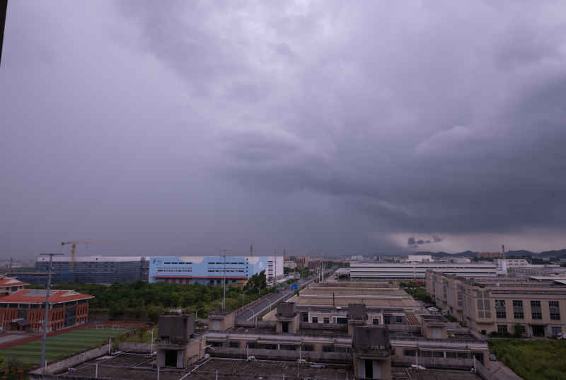 黑云压城