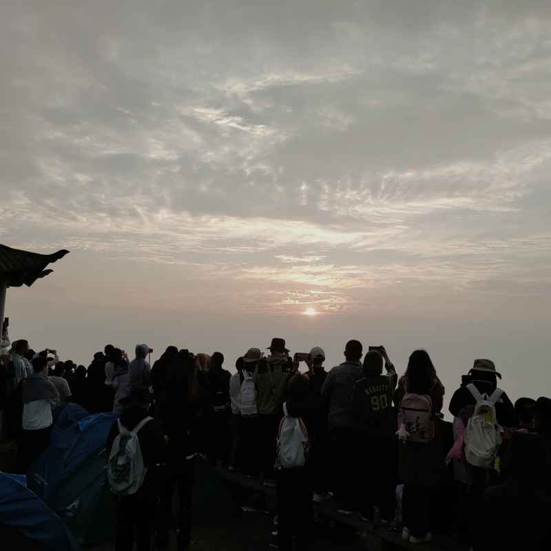 众人眼前的日出