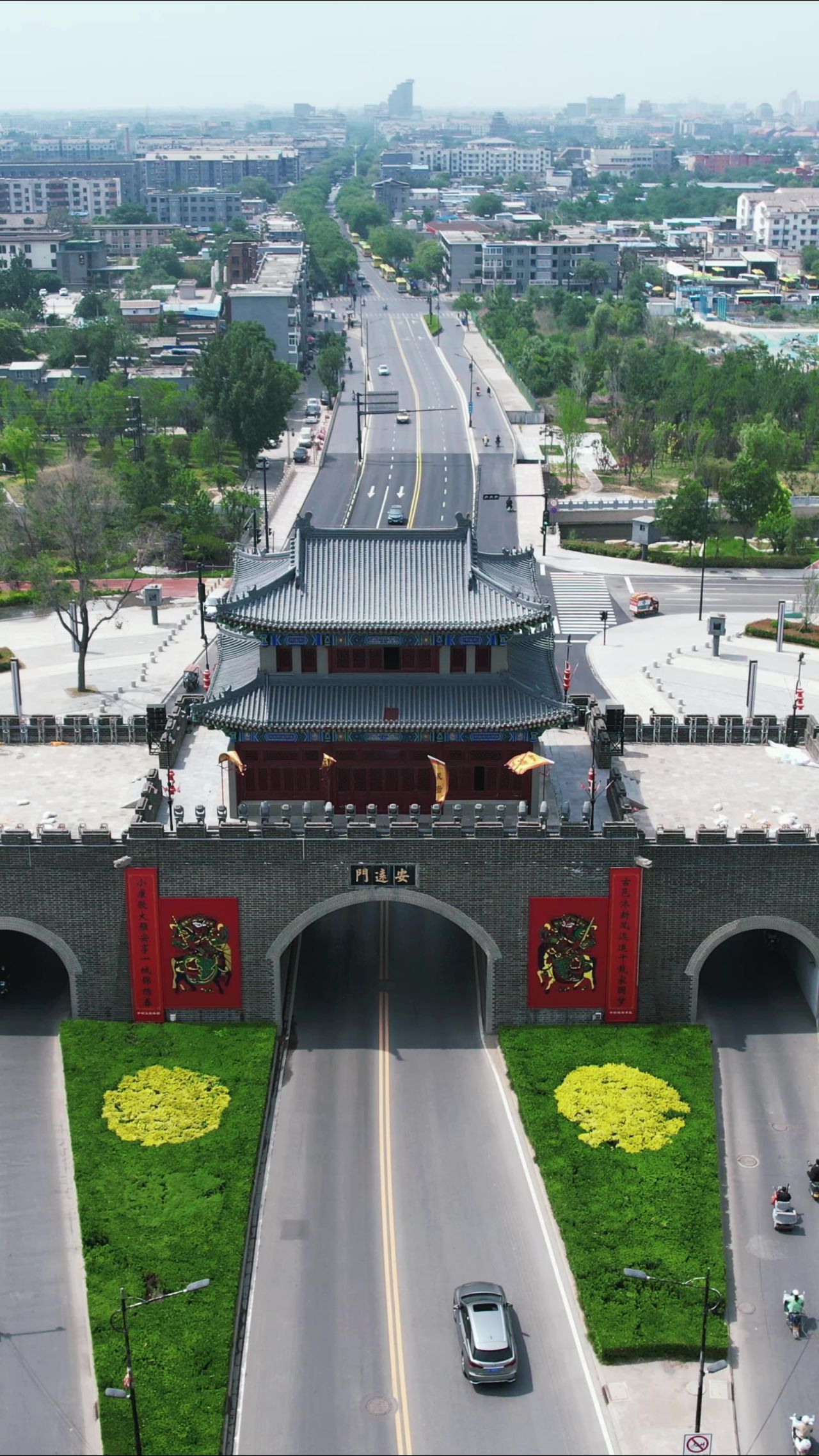河南开封古城门竖屏航拍 