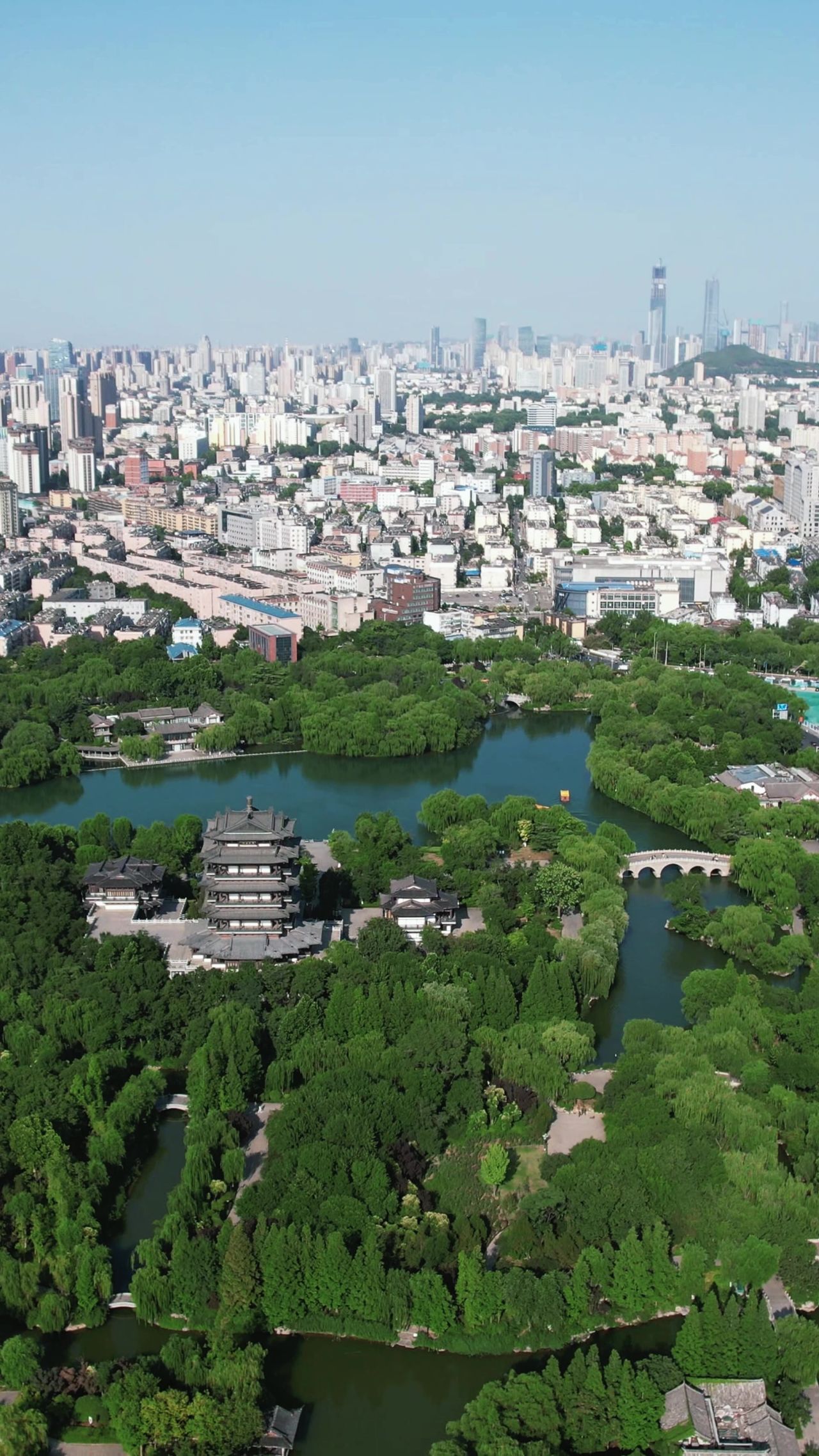 山东济南大明湖5A景区超然楼竖屏航拍  