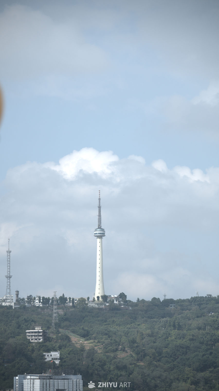 城市天际线与电视塔