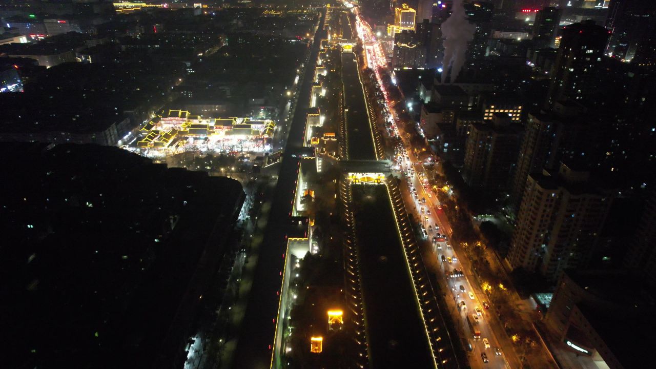 西安古城墙夜景灯光交通航拍