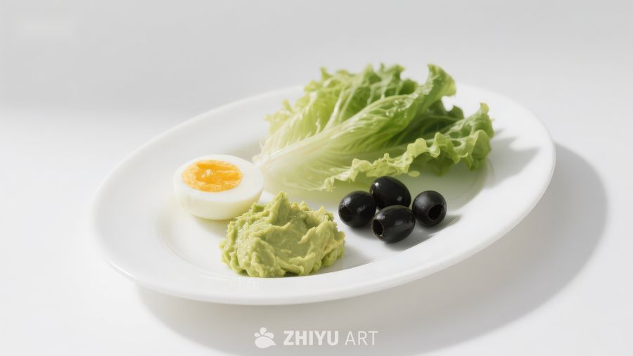 盘中蔬菜蛋与牛油果泥