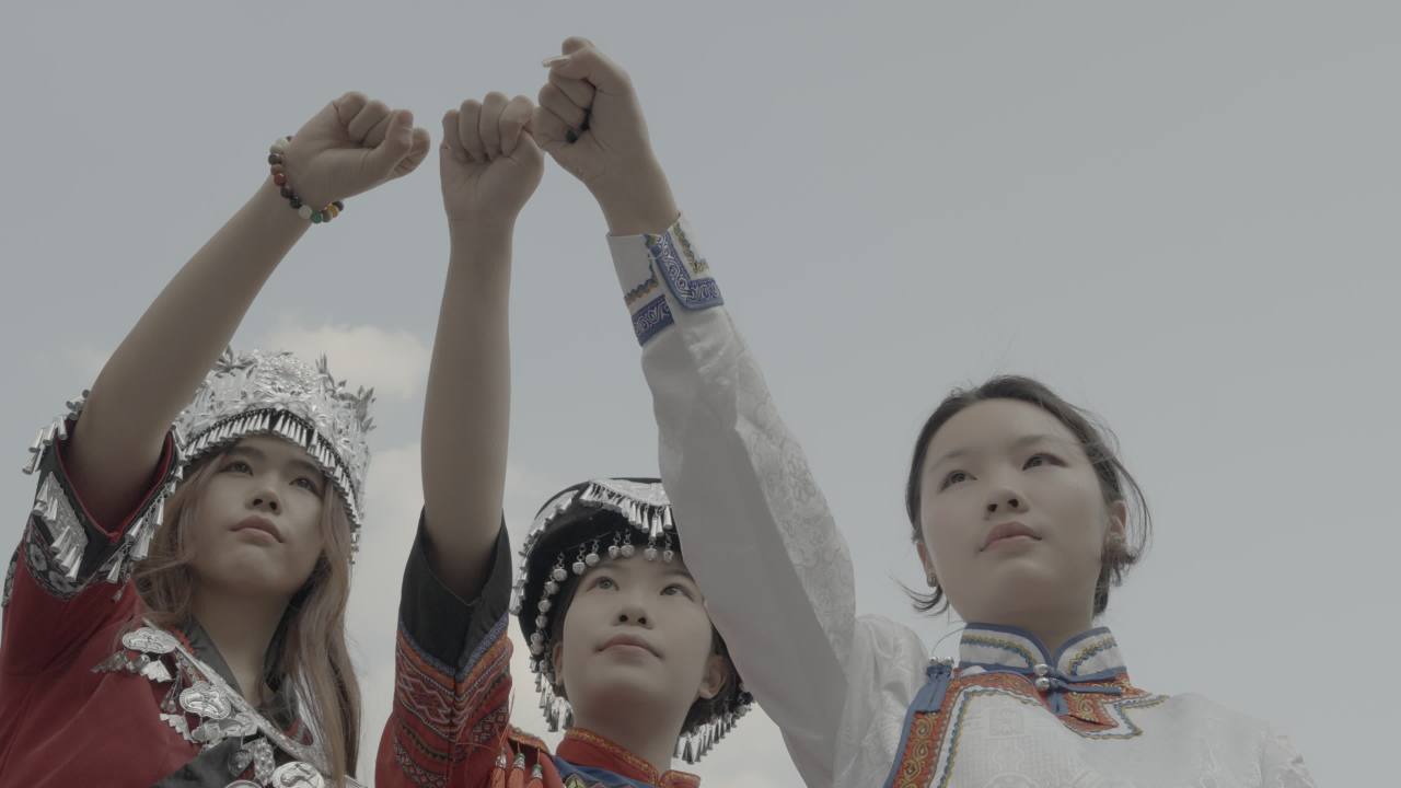 民族手语与天空的对话