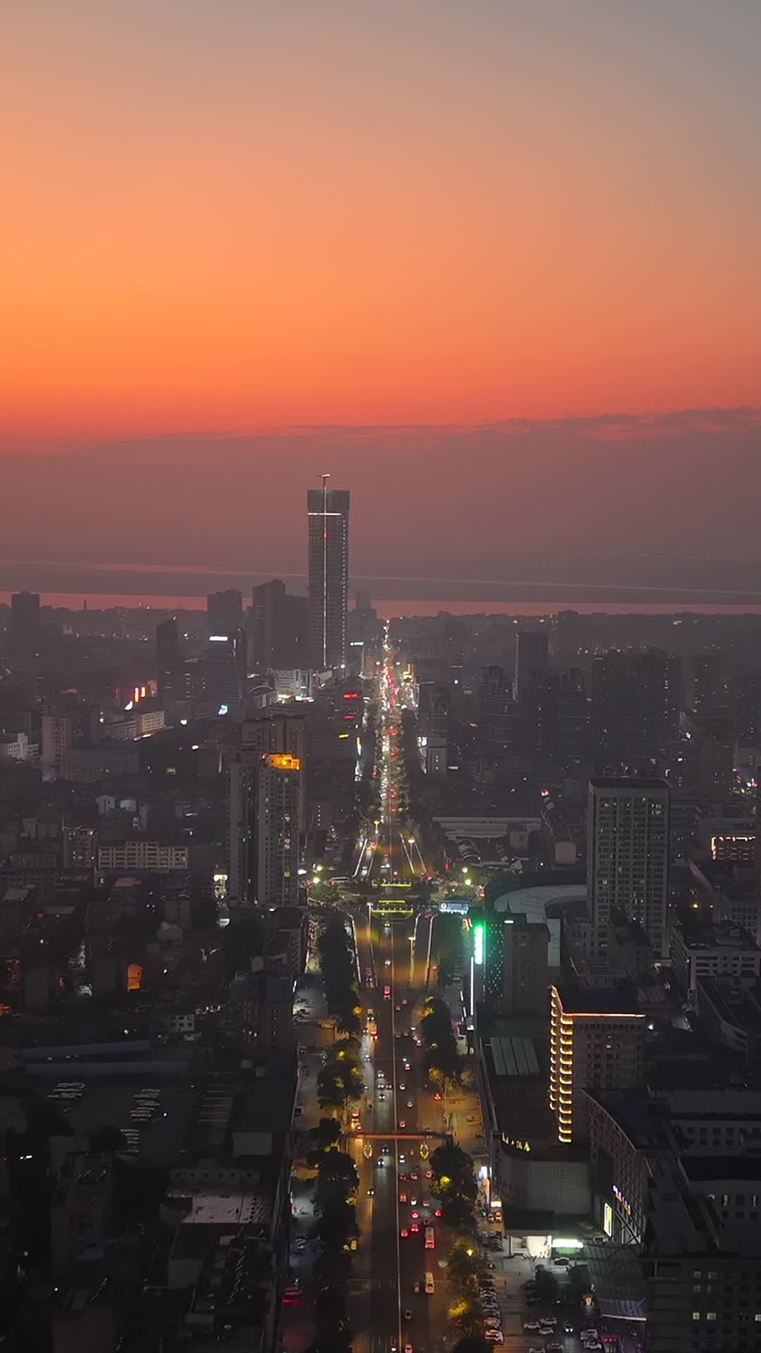 城市日落的静谧时光