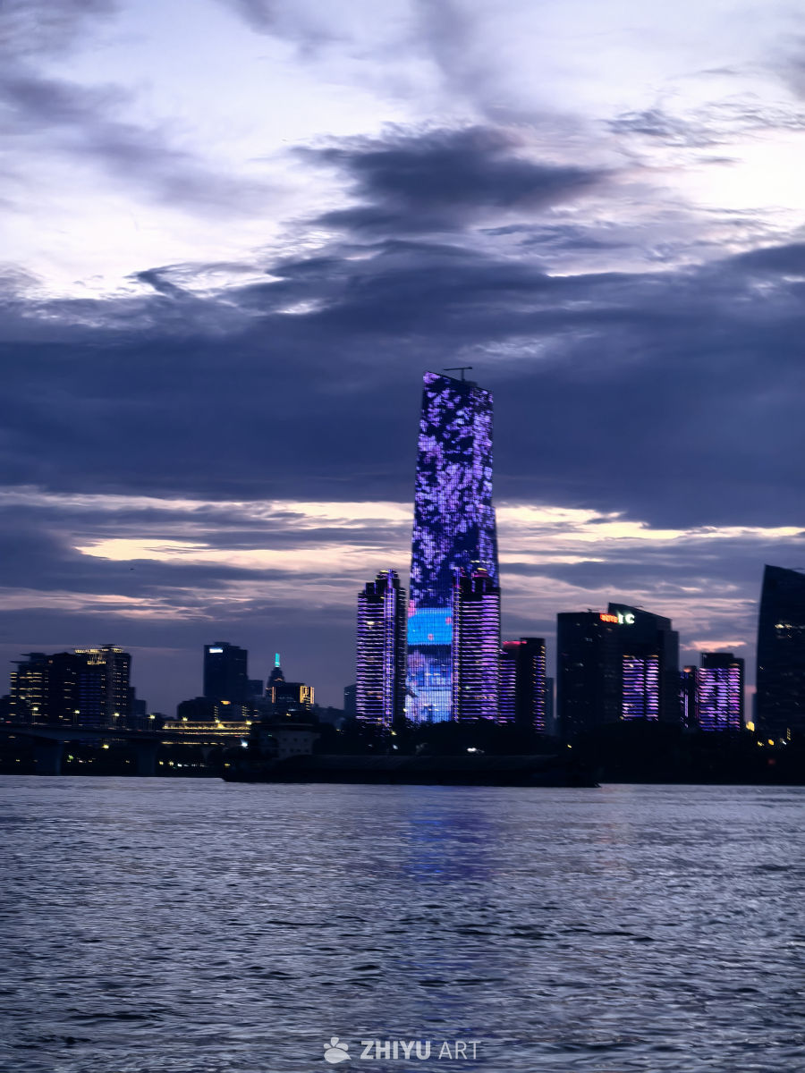 城市的天际线规律错落