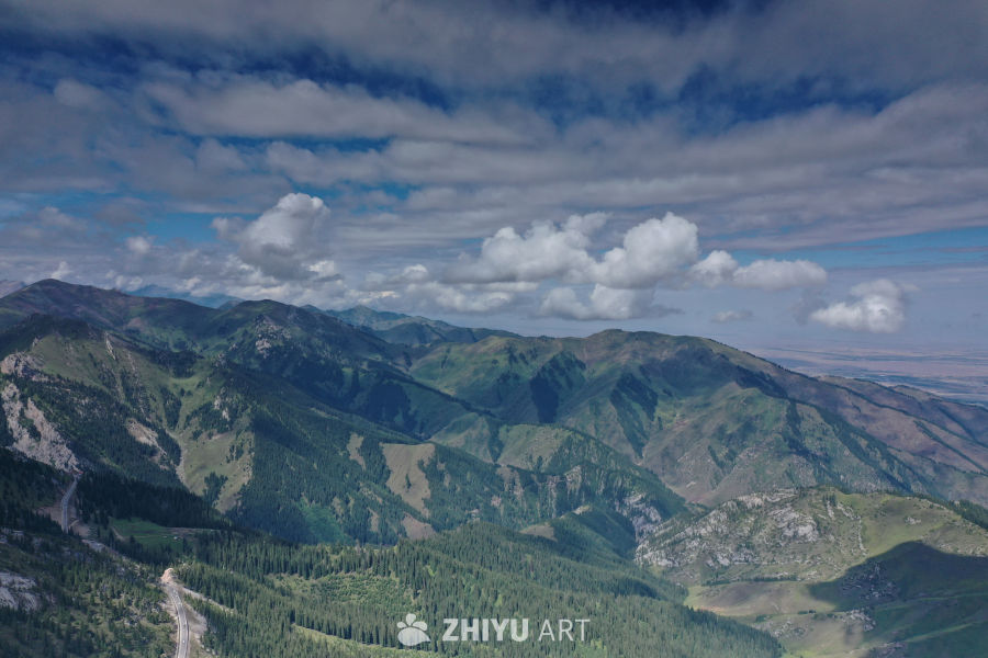 山间绿意