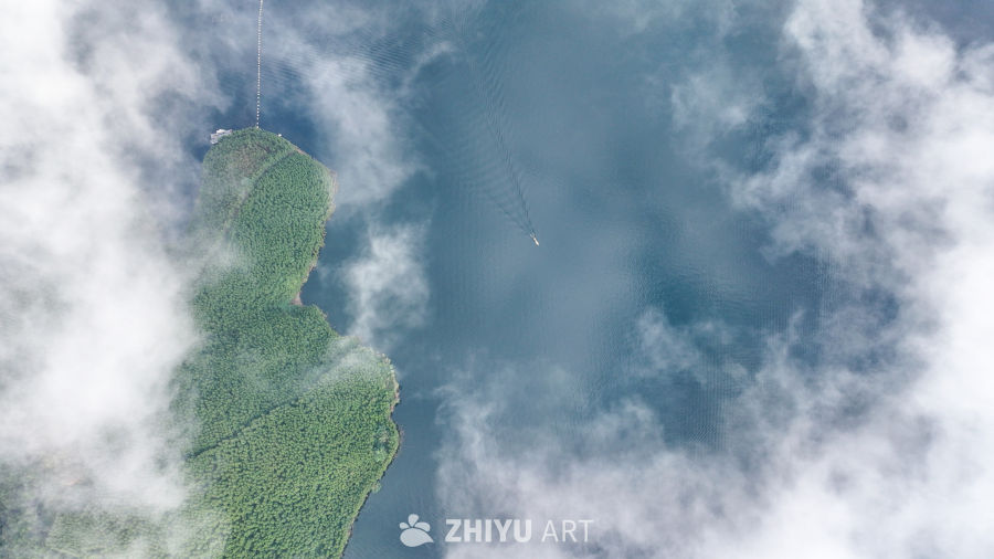 航拍云雾缭绕湖泊美景湖光山色自然风光 13