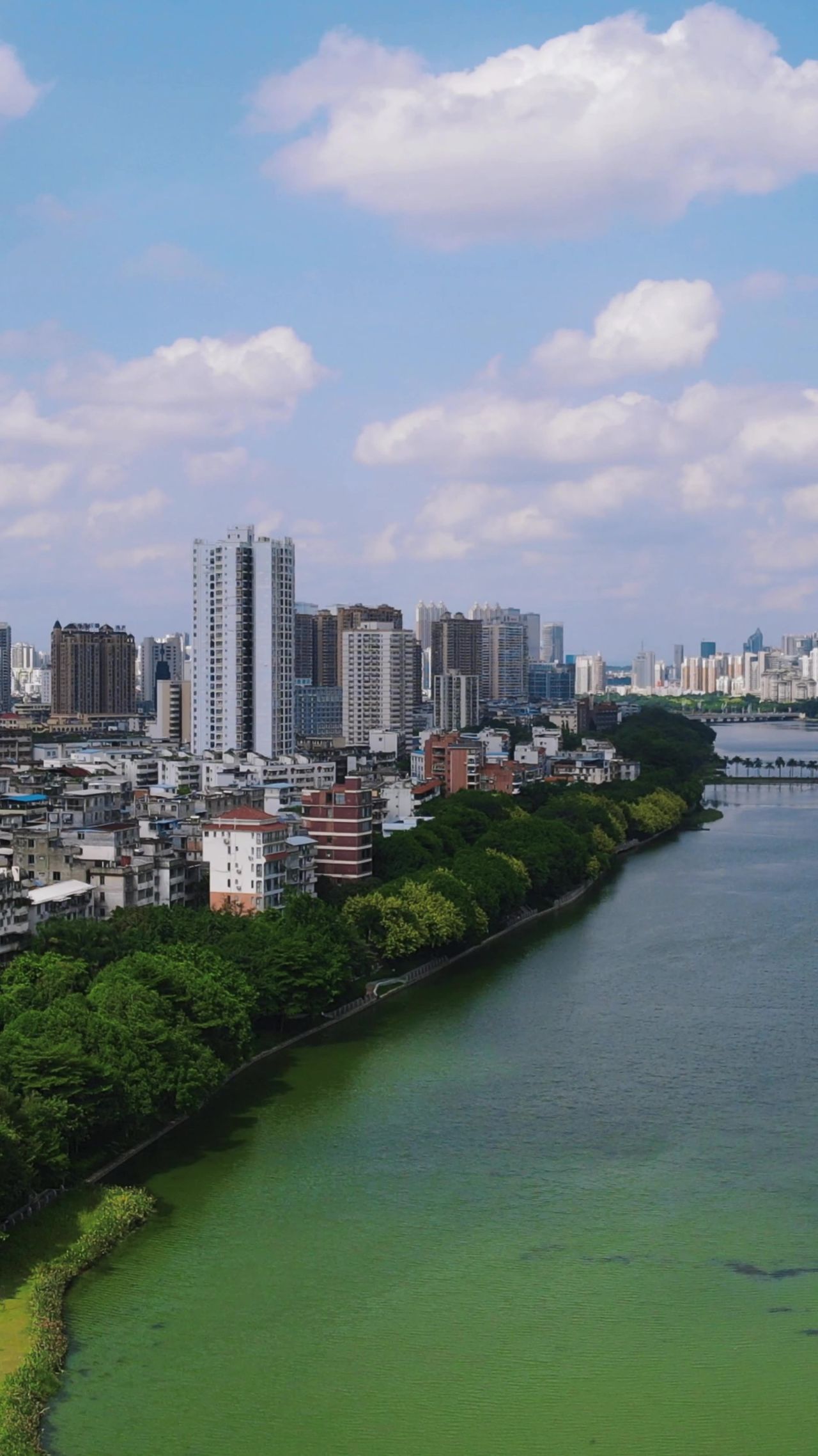 4K航拍广西南宁南湖城市风景蓝天白云天际线
