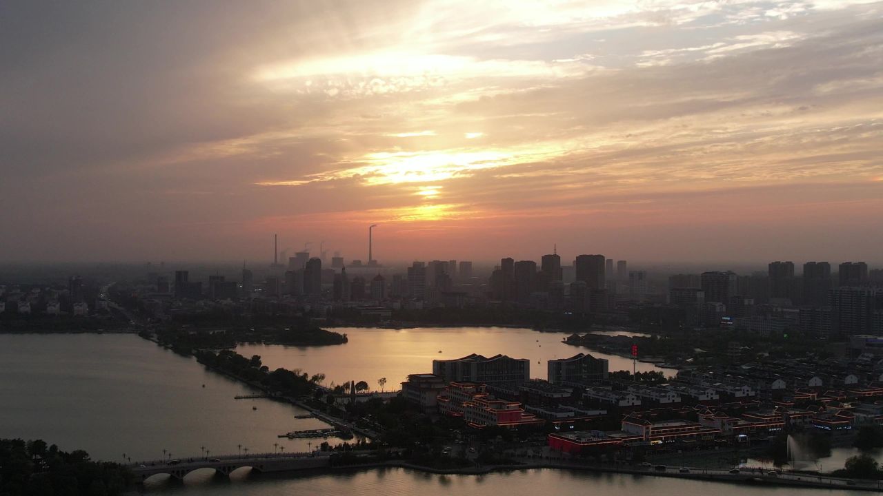 城市夕阳晚霞火烧云夜景降临山东聊城 