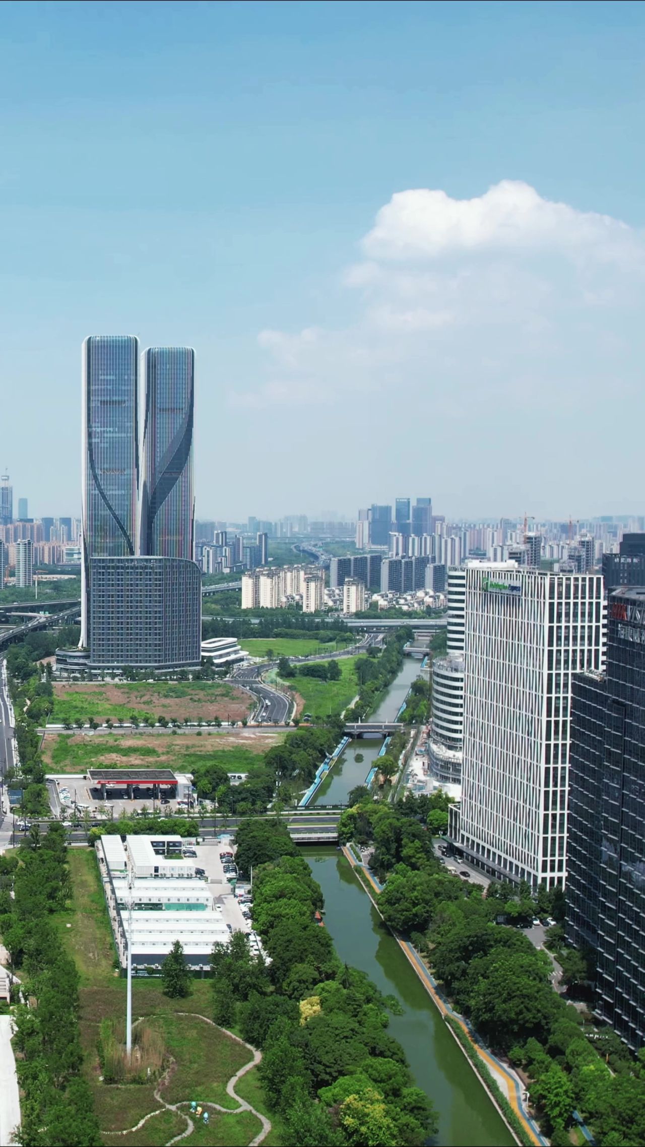 杭州滨江新区城市建设交通竖屏航拍  